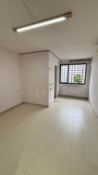 523 Serangoon North Avenue 4, 523 Serangoon North Avenue 4, 3 Bedrooms, 1,119 sqft, HDB Flat For Sale, by Grace Sy, 500101558 - Master bedroom - PropertyGuru.com.sg