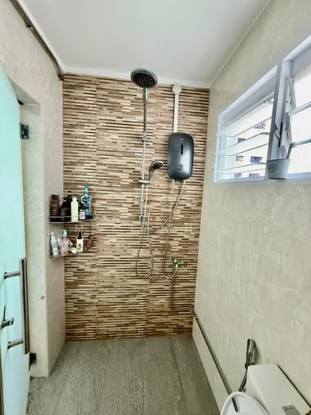 109 Bishan Street 12, 109 Bishan Street 12, 3 Bedrooms, 904 sqft, HDB Flat For Sale, by Mike Chin, 500101570 - Bathroom - PropertyGuru.com.sg