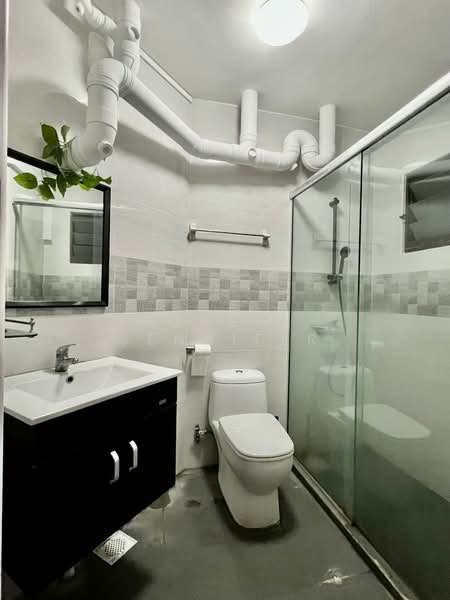 656B Jurong West Street 61, 656B Jurong West Street 61, 4 Bedrooms, 1,432 sqft, HDB Flat For Sale, by Chew Jennifer, 500101571 - Bathroom - PropertyGuru.com.sg