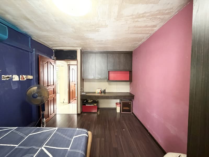 526 Hougang Avenue 6 HDB Flat For Sale at S$ 535,000 | PropertyGuru Singapore - Bedroom