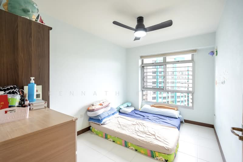 572A Woodlands Avenue 1, 572A Woodlands Avenue 1, 3 Bedrooms, 1,205 sqft, HDB Flat For Sale, by Kennath Khong, 500101588 - Bedroom - PropertyGuru.com.sg