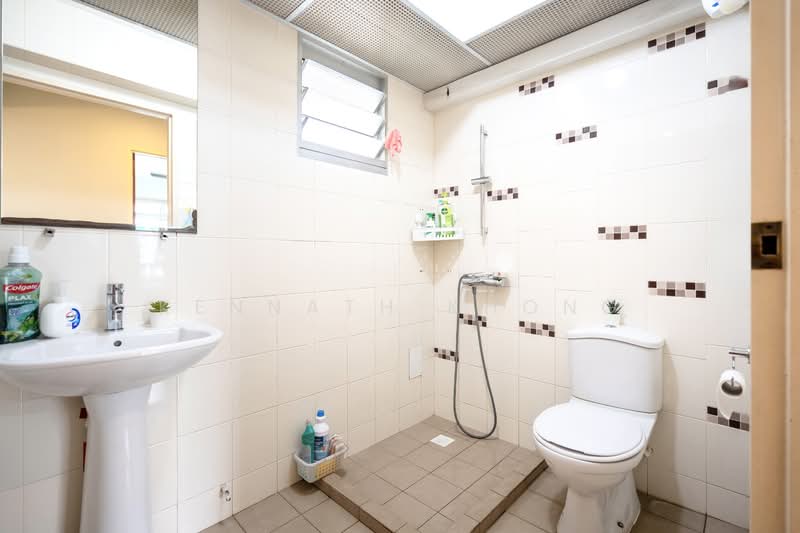 572A Woodlands Avenue 1, 572A Woodlands Avenue 1, 3 Bedrooms, 1,205 sqft, HDB Flat For Sale, by Kennath Khong, 500101588 - Bathroom - PropertyGuru.com.sg