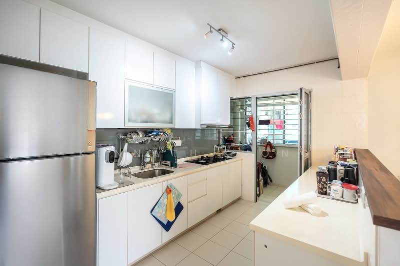 572A Woodlands Avenue 1, 572A Woodlands Avenue 1, 3 Bedrooms, 1,205 sqft, HDB Flat For Sale, by Kennath Khong, 500101588 - Kitchen - PropertyGuru.com.sg