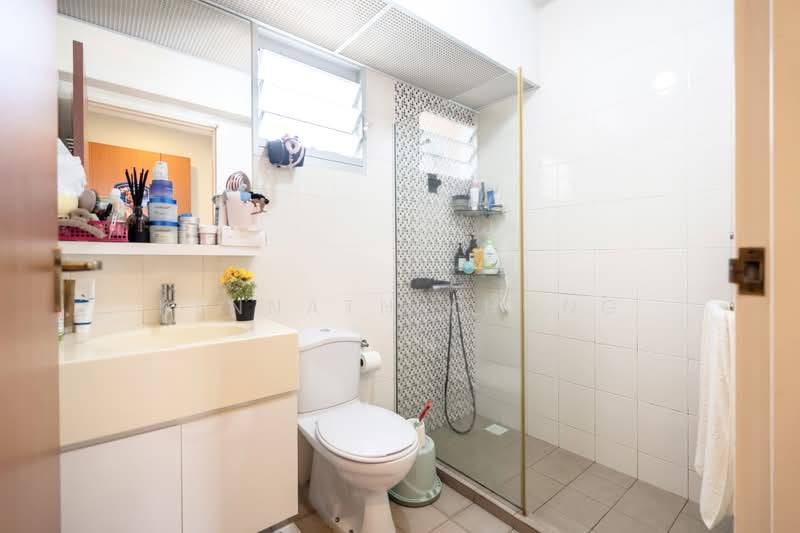 572A Woodlands Avenue 1, 572A Woodlands Avenue 1, 3 Bedrooms, 1,205 sqft, HDB Flat For Sale, by Kennath Khong, 500101588 - Bathroom - PropertyGuru.com.sg