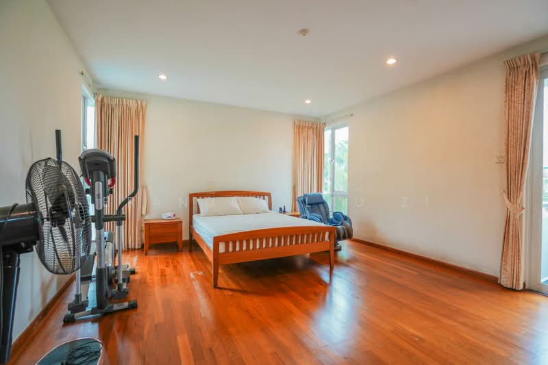 Upper Thomson Semi D House, Sembawang Hills Estate, 6 Bedrooms, 4,000 sqft, Semi-Detached House For Sale, by Brandon Lau Zi Yang, 500101589 - Bedroom - PropertyGuru.com.sg