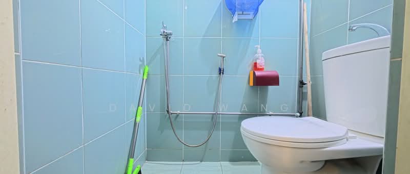 Jalan Kuras, Jalan Kuras, 3 Bedrooms, 1,800 sqft, Terraced House For Rent, by David Wang, 500101607 - Bathroom - PropertyGuru.com.sg