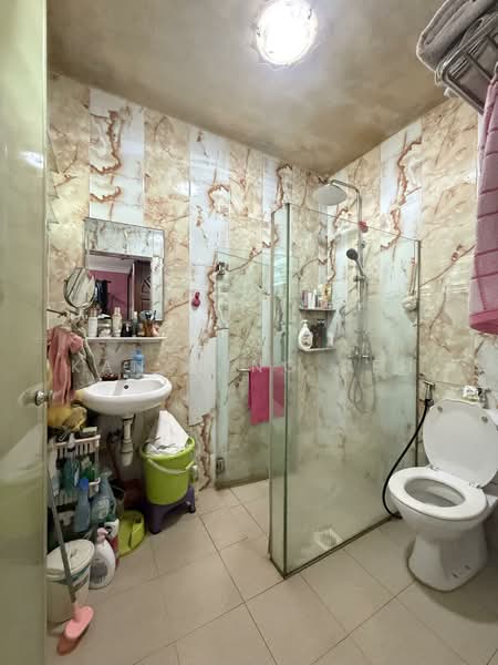 138 Petir Road HDB Flat For Sale at S$ 868,000 | PropertyGuru Singapore - Bathroom