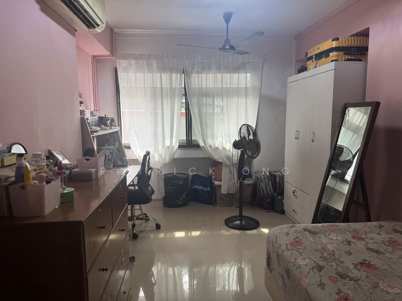287 Bukit Batok East Avenue 3 HDB Flat For Sale at S$ 918,000 | PropertyGuru Singapore - Bedroom