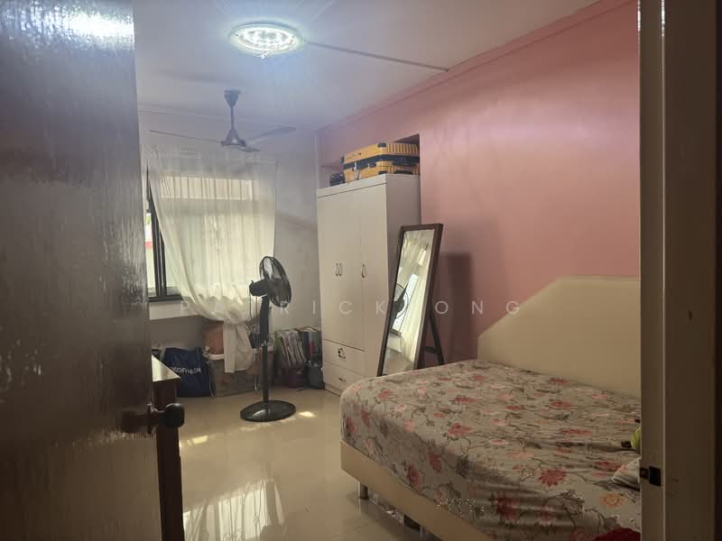 287 Bukit Batok East Avenue 3 HDB Flat For Sale at S$ 918,000 | PropertyGuru Singapore - Bedroom