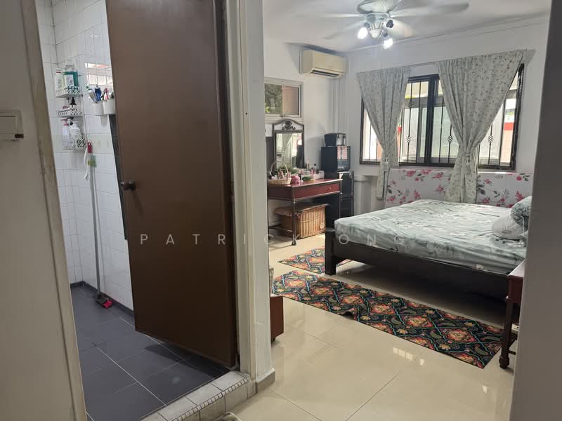 287 Bukit Batok East Avenue 3 HDB Flat For Sale at S$ 918,000 | PropertyGuru Singapore - Bedroom