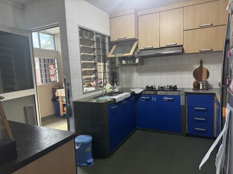 287 Bukit Batok East Avenue 3 HDB Flat For Sale at S$ 918,000 | PropertyGuru Singapore - Kitchen
