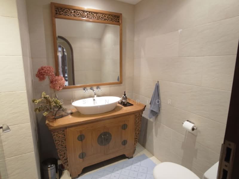 3 1/2 Storeys Fit For a King! BLAIR / CARPARK, Nearby Spottiswoode Park Road, Blair Road, 6 Bedrooms, 5,950 sqft, Conservation House For Sale, by Susan Prior, 500101629 - Bathroom - PropertyGuru.com.sg