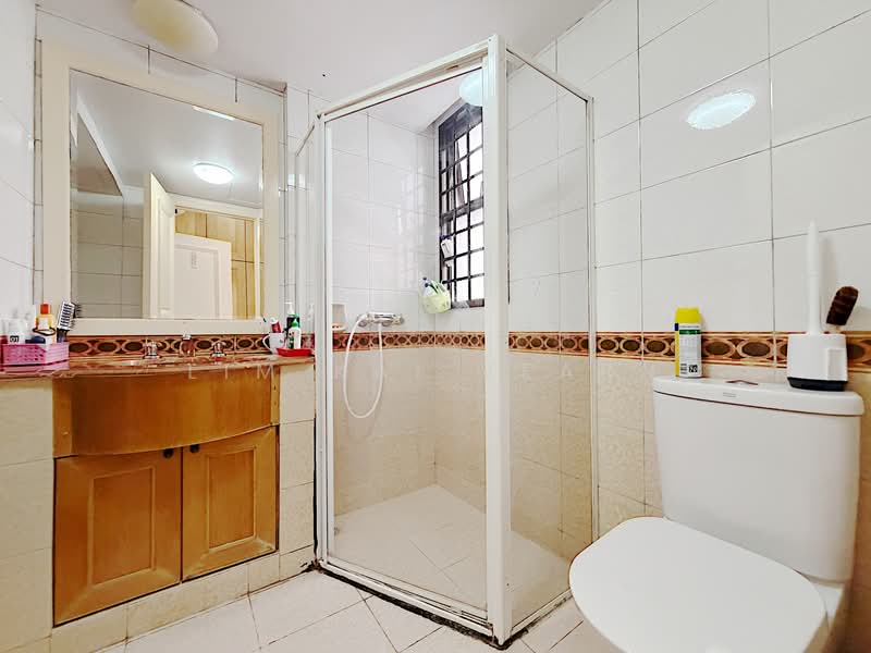 Parkview Apartments, 3 Bukit Batok Street 25, 3 Bedrooms, 1,087 sqft, Apartment For Sale, by Lim Kai Vearn, 500101631 - Bathroom - PropertyGuru.com.sg
