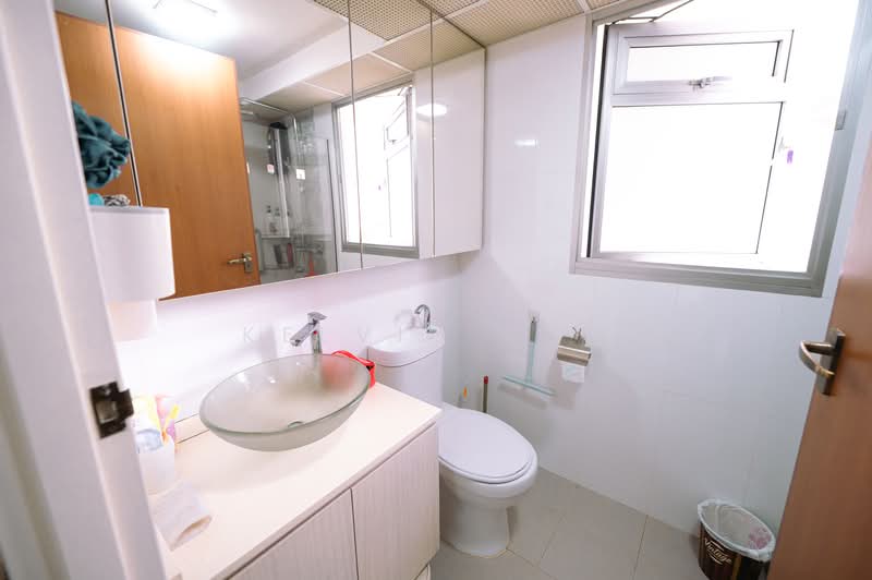 365C Sembawang Crescent, 365C Sembawang Crescent, 3 Bedrooms, 1,001 sqft, HDB Flat For Sale, by Kelvin Koh, 500101635 - Bathroom - PropertyGuru.com.sg