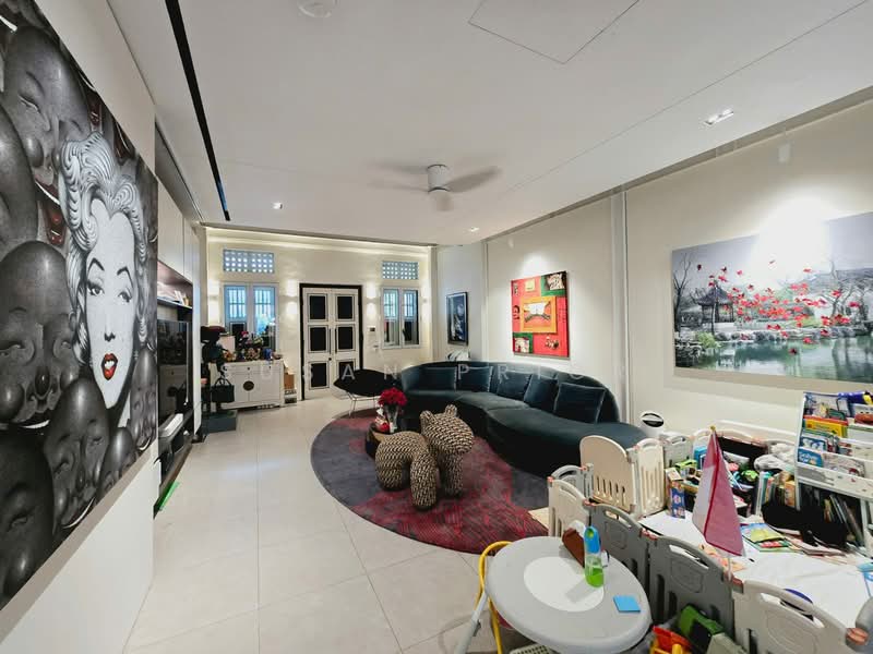 Orchard Shophome With 2 Carparks!, Nearby Hoot Kiam Road, 4 Bedrooms, 3,450 sqft, Conservation House For Sale, by Susan Prior, 500101639 - Living Room - PropertyGuru.com.sg