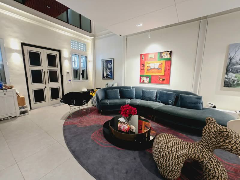 Orchard Shophome With 2 Carparks!, Nearby Hoot Kiam Road, 4 Bedrooms, 3,450 sqft, Conservation House For Sale, by Susan Prior, 500101639 - Living Room - PropertyGuru.com.sg