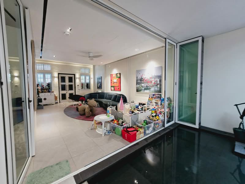 Orchard Shophome With 2 Carparks!, Nearby Hoot Kiam Road, 4 Bedrooms, 3,450 sqft, Conservation House For Sale, by Susan Prior, 500101639 - Living Room - PropertyGuru.com.sg