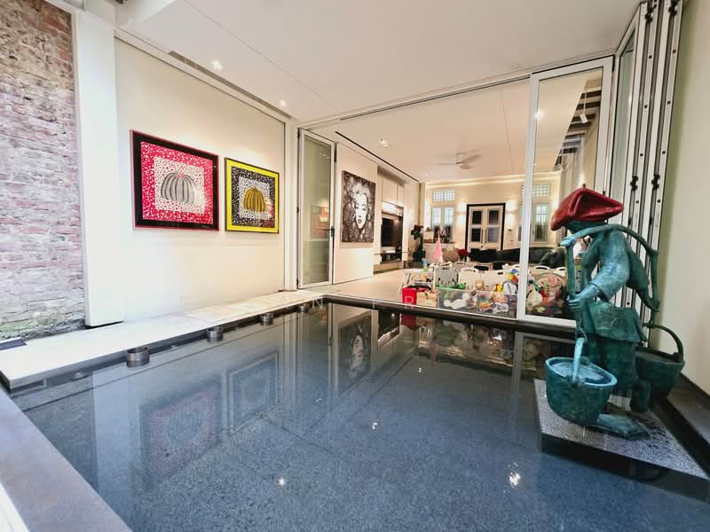 Orchard Shophome With 2 Carparks!, Nearby Hoot Kiam Road, 4 Bedrooms, 3,450 sqft, Conservation House For Sale, by Susan Prior, 500101639 - Living Room - PropertyGuru.com.sg