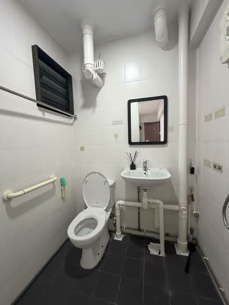 336 Ang Mo Kio Avenue 1, 336 Ang Mo Kio Avenue 1, Room Rental, 120 sqft, HDB Flat For Rent, by Christopher Yap, 500101641 - Bathroom - PropertyGuru.com.sg