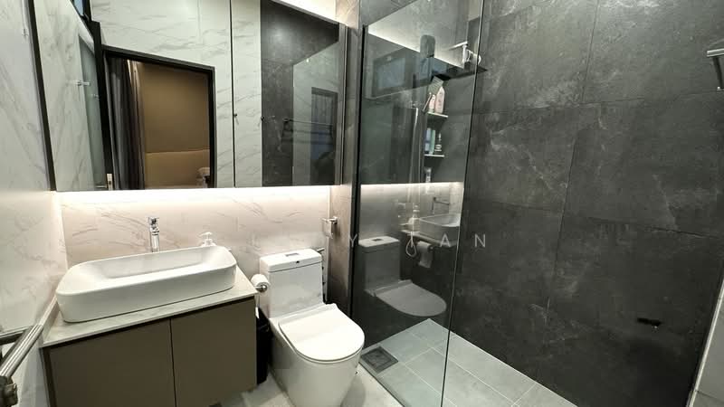 Hua Guan Garden, , 4 Bedrooms, 2,500 sqft, Terraced House For Sale, by Cindy Tan, 500101642 - Master Bath - PropertyGuru.com.sg