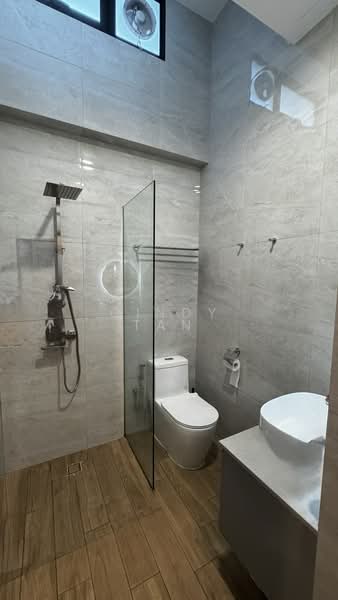 Hua Guan Garden, , 4 Bedrooms, 2,500 sqft, Terraced House For Sale, by Cindy Tan, 500101642 - Common Bath - PropertyGuru.com.sg