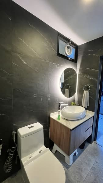 Hua Guan Garden, , 4 Bedrooms, 2,500 sqft, Terraced House For Sale, by Cindy Tan, 500101642 - Common Bath - PropertyGuru.com.sg