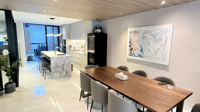 Hua Guan Garden, , 4 Bedrooms, 2,500 sqft, Terraced House For Sale, by Cindy Tan, 500101642 - Dining Area & Dry Kitchen - PropertyGuru.com.sg