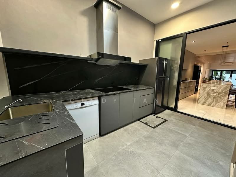 Hua Guan Garden, , 4 Bedrooms, 2,500 sqft, Terraced House For Sale, by Cindy Tan, 500101642 - Kitchen - PropertyGuru.com.sg