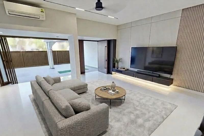 Hua Guan Garden, , 4 Bedrooms, 2,500 sqft, Terraced House For Sale, by Cindy Tan, 500101642 - Living Room - PropertyGuru.com.sg