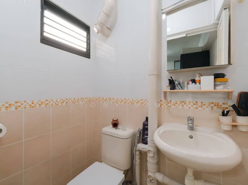 22 Marsiling Drive, 22 Marsiling Drive, 2 Bedrooms, 721 sqft, HDB Flat For Sale, by Tony Lim, 500101655 - Bathroom - PropertyGuru.com.sg