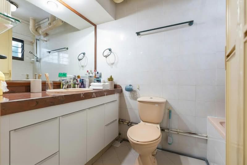 367 Corporation Drive, 367 Corporation Drive, 4 Bedrooms, 1,313 sqft, HDB Flat For Sale, by Kate Sia, 500101664 - Master Bathroom - PropertyGuru.com.sg