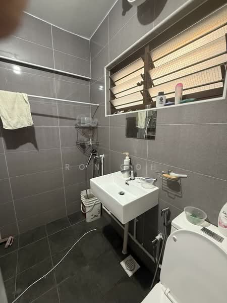 804 Chai Chee Road, 804 Chai Chee Road, 4 Bedrooms, 1,378 sqft, HDB Flat For Sale, by Ron Goh, 500101671 - Bathroom - PropertyGuru.com.sg