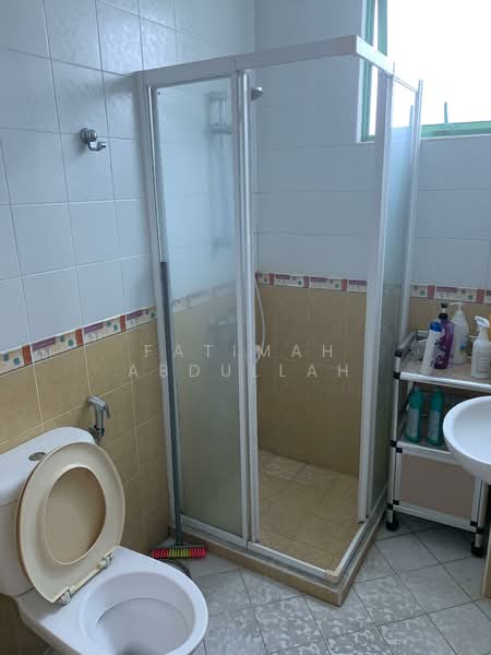 Smailing Court, 52 Lorong Mydin, 3 Bedrooms, 1,217 sqft, Condominium For Rent, by FATIMAH ABDULLAH, 500101672 - Bathroom - PropertyGuru.com.sg