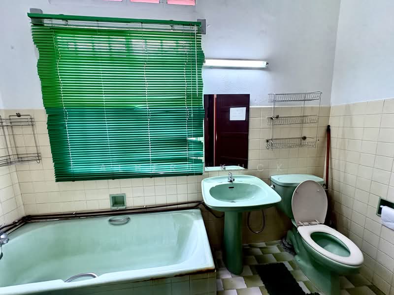 Simon Place, Simon Place, 4 Bedrooms, 2,600 sqft, Semi-Detached House For Sale, by Albert Kuck, 500101673 - Bathroom - PropertyGuru.com.sg