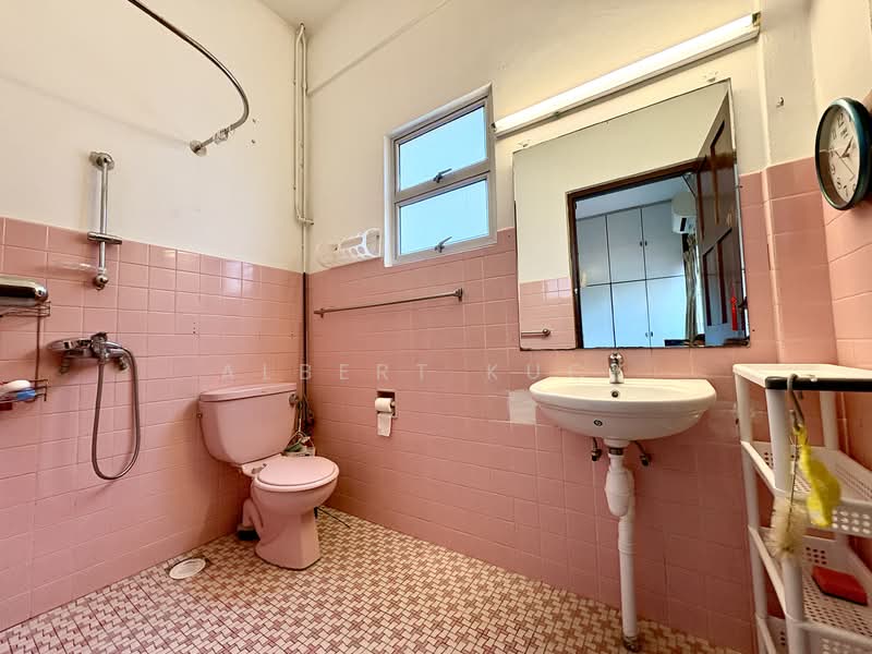 Simon Place, Simon Place, 4 Bedrooms, 2,600 sqft, Semi-Detached House For Sale, by Albert Kuck, 500101673 - Bathroom - PropertyGuru.com.sg