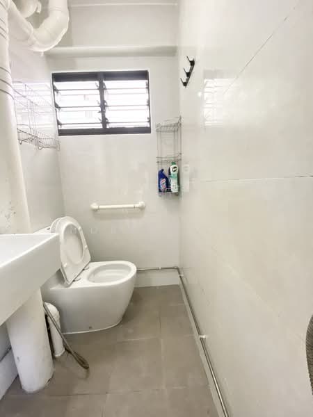 867 Yishun Street 81, 867 Yishun Street 81, 3 Bedrooms, 904 sqft, HDB Flat For Rent, by Andrew Yong, 500101683 - Bathroom - PropertyGuru.com.sg