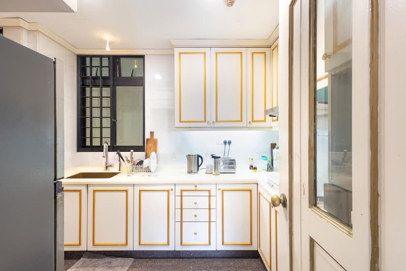 Spring Grove Condominium For Sale at S$ 1,700,000 | PropertyGuru Singapore - Kitchen