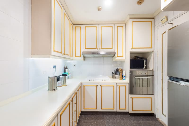 Spring Grove Condominium For Sale at S$ 1,700,000 | PropertyGuru Singapore - Kitchen