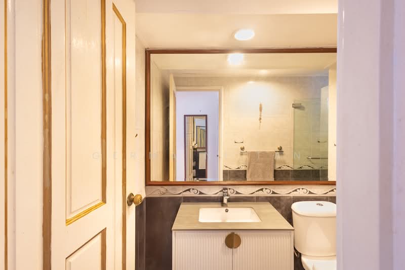 Spring Grove Condominium For Sale at S$ 1,700,000 | PropertyGuru Singapore - Bathroom