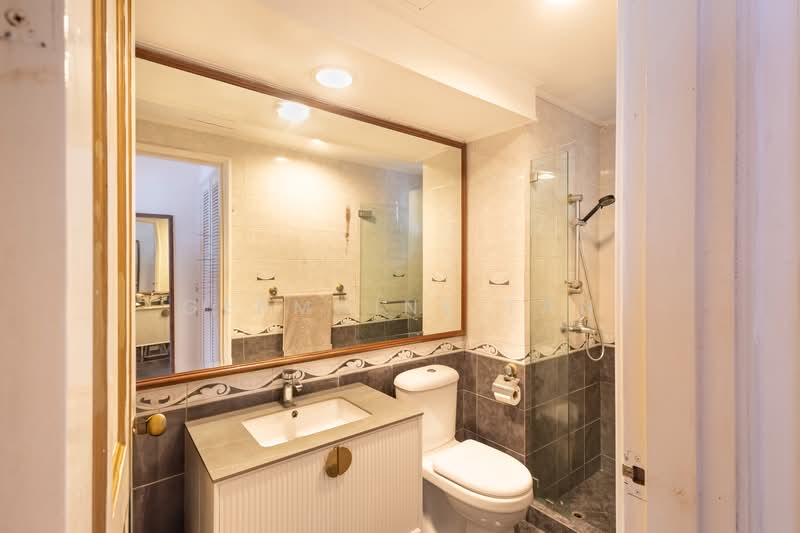 Spring Grove Condominium For Sale at S$ 1,700,000 | PropertyGuru Singapore - Bathroom