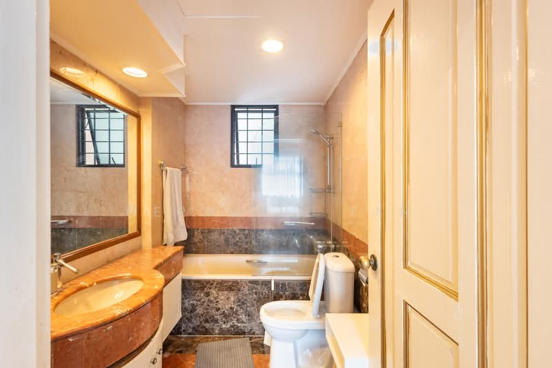 Spring Grove Condominium For Sale at S$ 1,700,000 | PropertyGuru Singapore - Bathroom