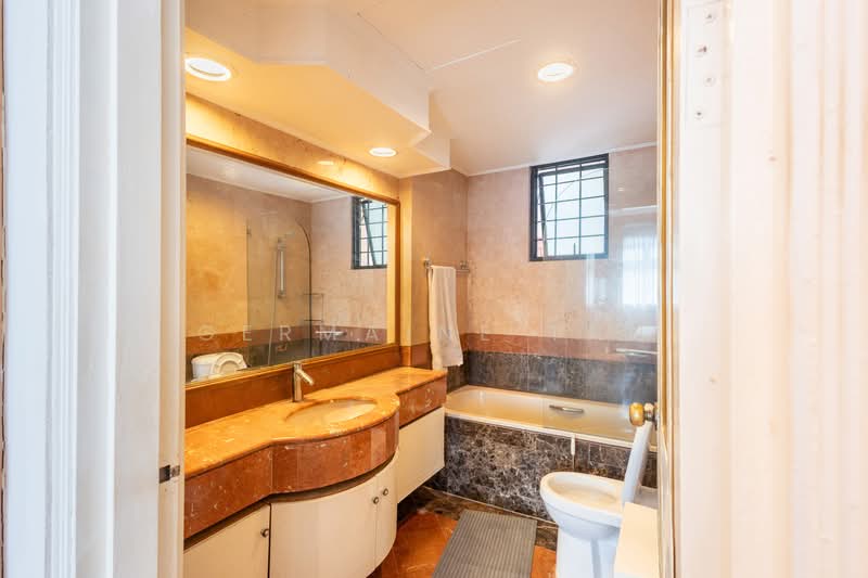 Spring Grove Condominium For Sale at S$ 1,700,000 | PropertyGuru Singapore - Bathroom