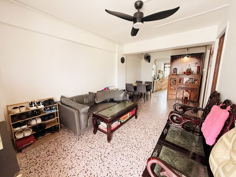 205 Toa Payoh North, 205 Toa Payoh North, 2 Bedrooms, 700 sqft, HDB Flat For Sale, by Sandy Wong, 500101696 - Living Room - PropertyGuru.com.sg