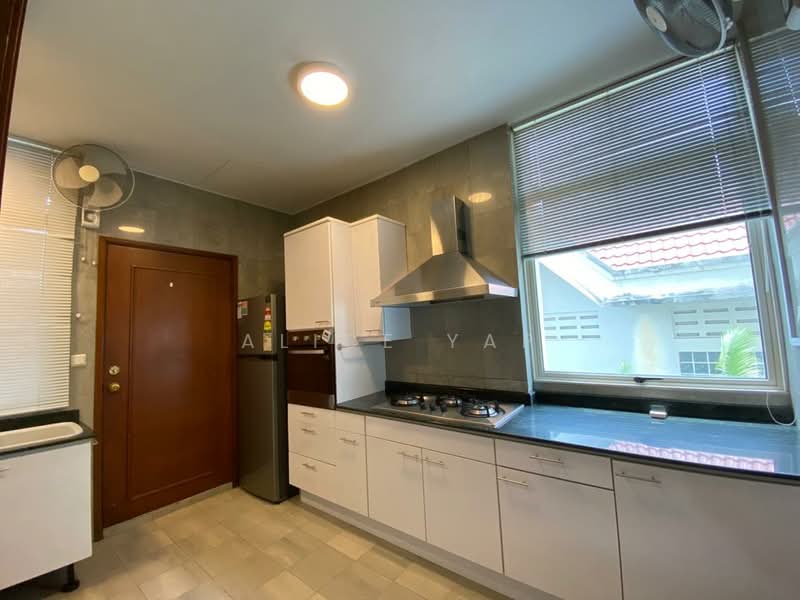 University Park, University Walk, 5 Bedrooms, 3,600 sqft, Semi-Detached House For Rent, by Alice Yap, 500101702 - Kitchen - PropertyGuru.com.sg