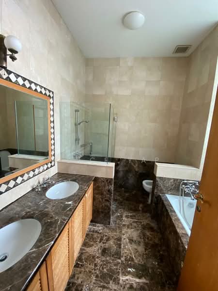 University Park, University Walk, 5 Bedrooms, 3,600 sqft, Semi-Detached House For Rent, by Alice Yap, 500101702 - Bathroom - PropertyGuru.com.sg