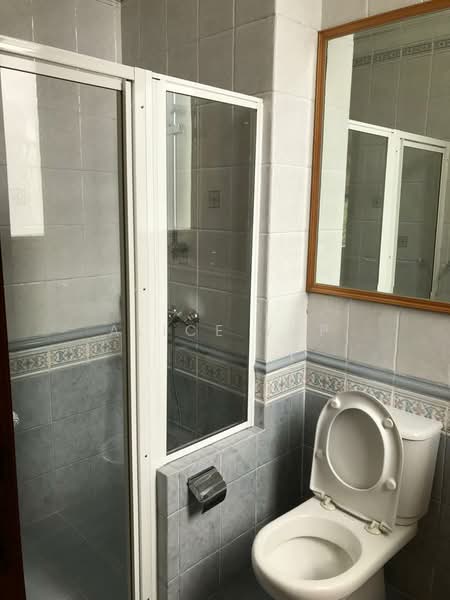 University Park, University Walk, 5 Bedrooms, 3,600 sqft, Semi-Detached House For Rent, by Alice Yap, 500101702 - Bathroom - PropertyGuru.com.sg