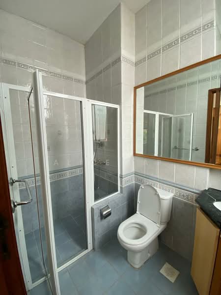 University Park, University Walk, 5 Bedrooms, 3,600 sqft, Semi-Detached House For Rent, by Alice Yap, 500101702 - Bathroom - PropertyGuru.com.sg