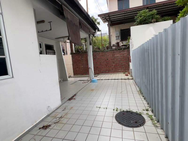 SOMETHING YOU DON'T SEE EVERYDAY! Corner Terrace For Sale at S$ 5,500,000 | PropertyGuru Singapore - Exterior