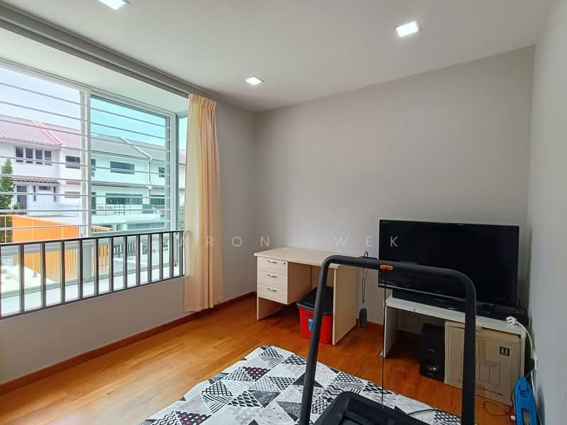 Everitt Road, , 6 Bedrooms, 3,200 sqft, Terraced House For Sale, by Aaron Kwek, 500101716 - Study - PropertyGuru.com.sg
