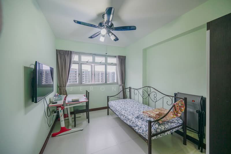 526D Pasir Ris Street 51 HDB Flat For Sale at S$ 778,000 | PropertyGuru Singapore - Bedroom